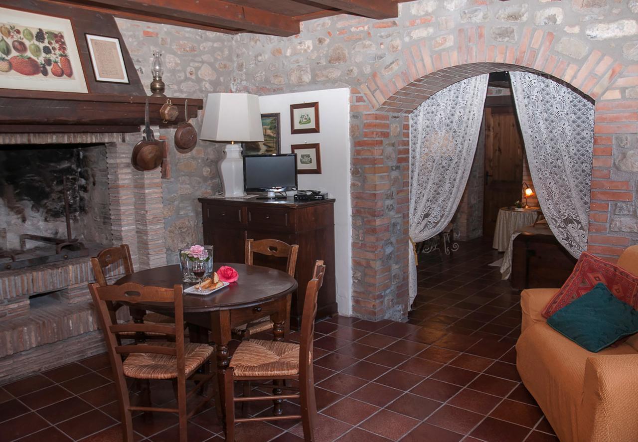 Gasthaus Il Poggiolo Di Parrano Exterior foto